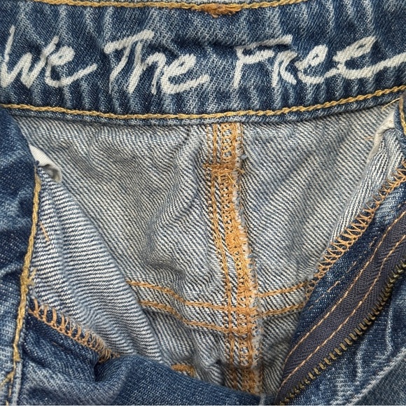 Free People We The Free Distressed Cutoff Denim Shorts Size 25 - Picture 4 of 6